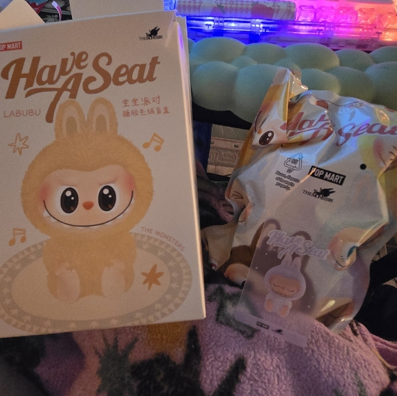 Labubu Have A Seat Zizi Vinyl Plush Popmart - Picture 1 of 4